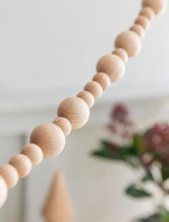 Curbridge Garland -Modern Living Shop CBGB01 Portrait 02 87909.1677760596