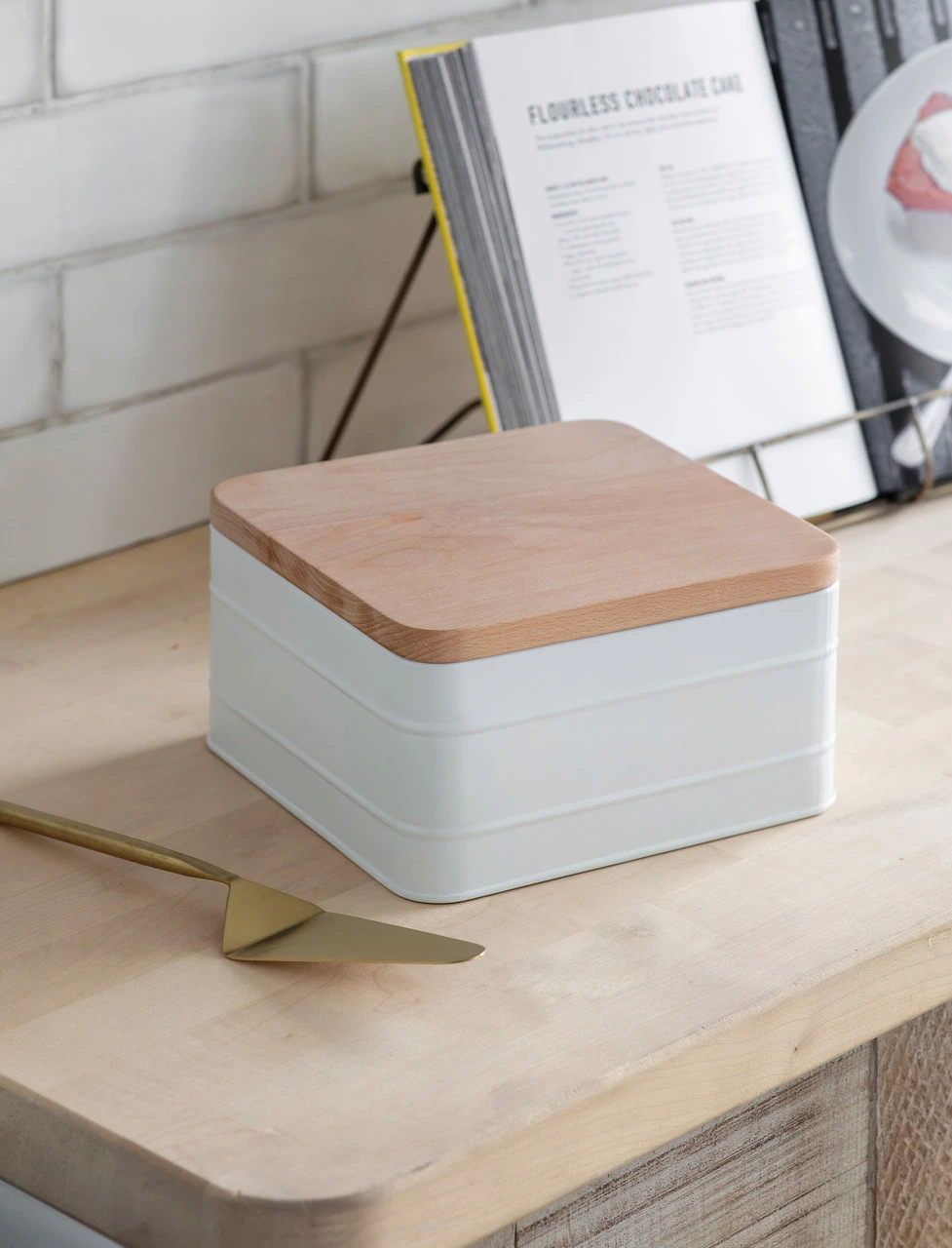 Borough Cake Tin - Lily White 3 Borough Cake Tin - Lily White