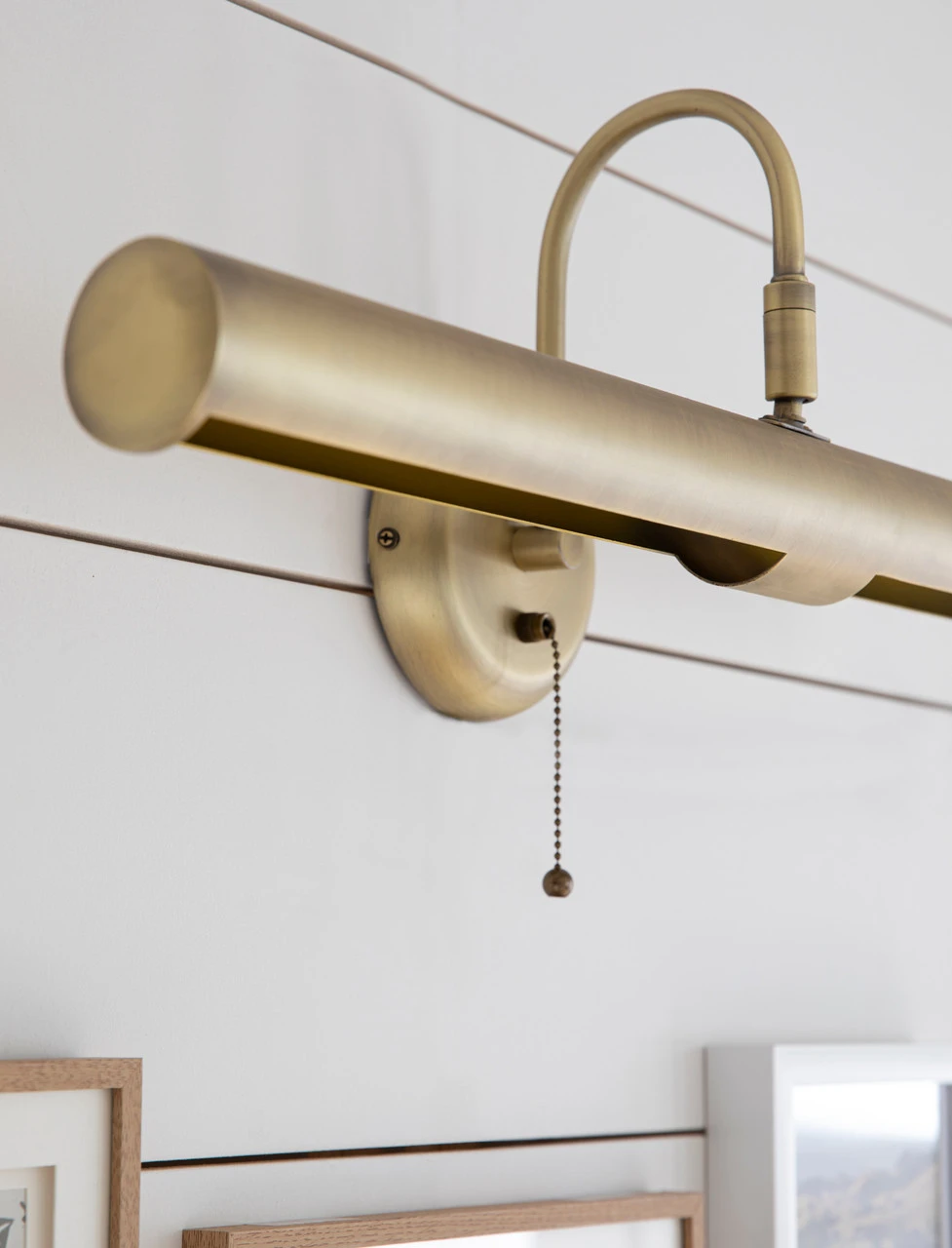 Welford Picture WallLight- Large 5 Welford Picture WallLight- Large - Image 3