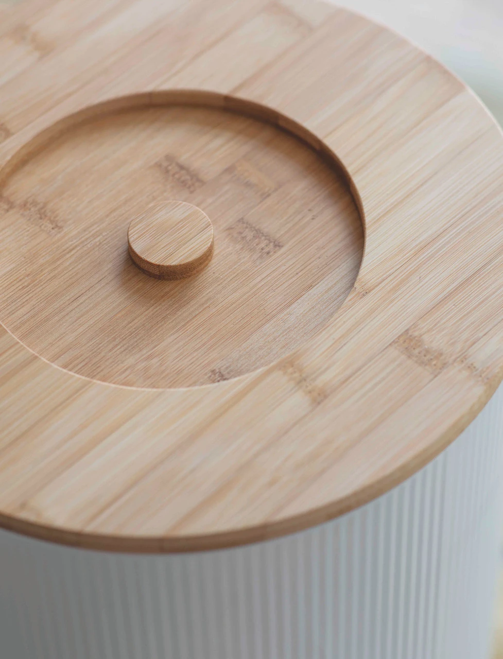 Kinloch Pet Bin - Medium - Lily White 5 Kinloch Pet Bin - Medium - Lily White - Image 3