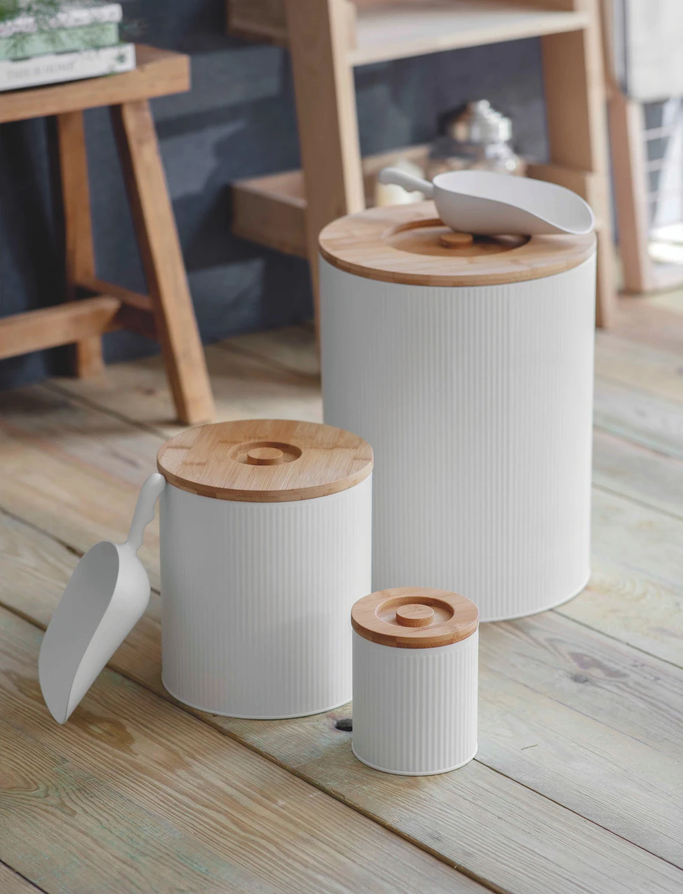 Kinloch Pet Bin - Medium - Lily White 6 Kinloch Pet Bin - Medium - Lily White - Image 4