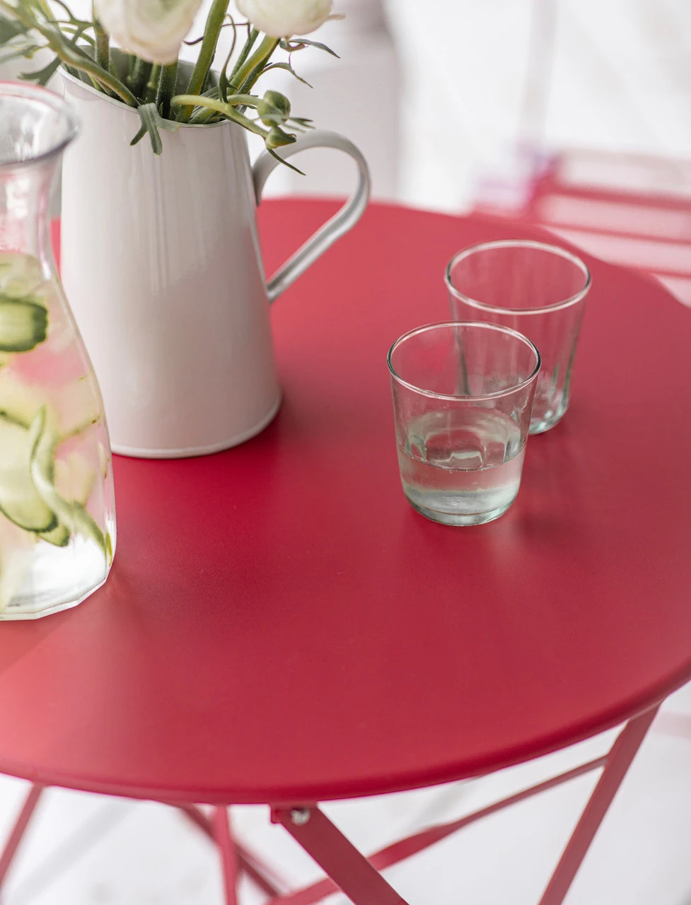 Rive Droite Bistro Set - Small - Pomegranate 4 Rive Droite Bistro Set - Small - Pomegranate - Image 2