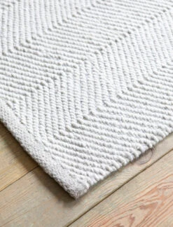 Ampney Rug - 90x150cm -Modern Living Shop RUSM01 portrait 2 03400.1646064024